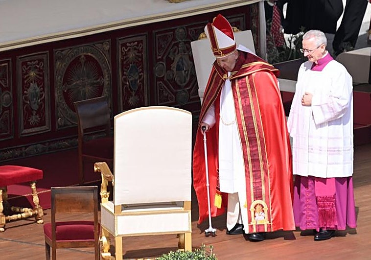 El Papa, en buena forma, preside el Domingo de Ramos en la plaza de San Pedro