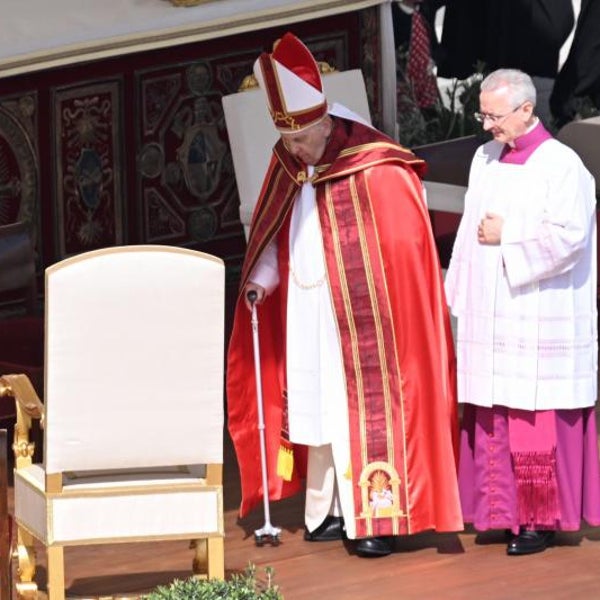 El Papa, en buena forma, preside el Domingo de Ramos en la plaza de San Pedro