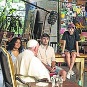 El Papa culpa a «grupos de la Iglesia corruptos» de los abusos en un colegio del Opus Dei