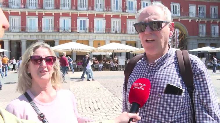 Turistas disfrutan del Jueves Santo en el centro de Madrid