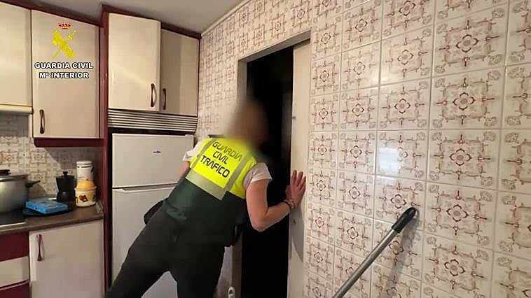 La Guardia Civil detecta más de 50 permisos de conducir falsos en varias provincias