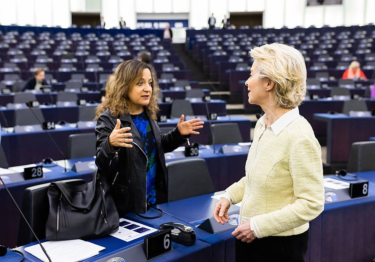 La socialista Iratxe García, junto a Ursula von der Leyen, en una imagen de archivo