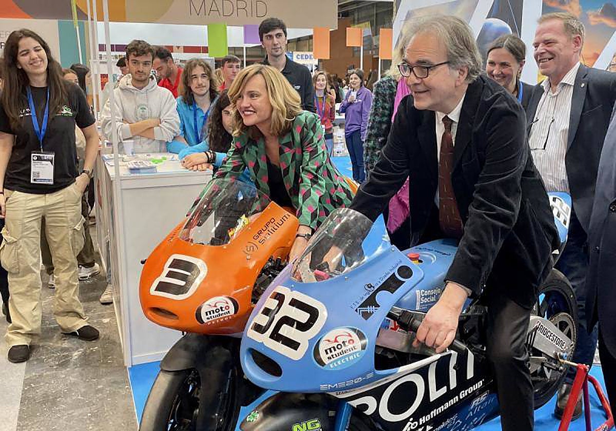 El ministro de Universidades, Joan Subirats, con la titular de Educación, Pilar Alegría