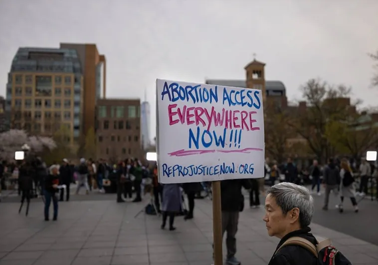 El Supremo de EE.UU. bloquea temporalmente las restricciones al acceso a la píldora abortiva