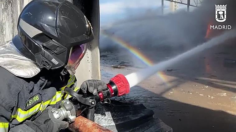 Arde una nave de basuras en Valdemingómez sin provocar heridos