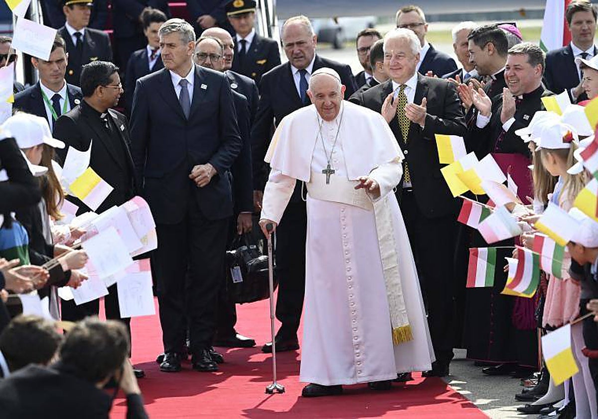 Llegada del Papa Francisco al aeropuerto de Budapest, Hungría