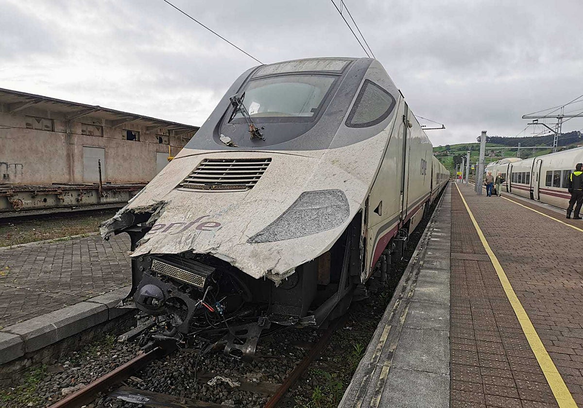 Estado en que quedó la locomotora que arrolló a un joven en Cantabria