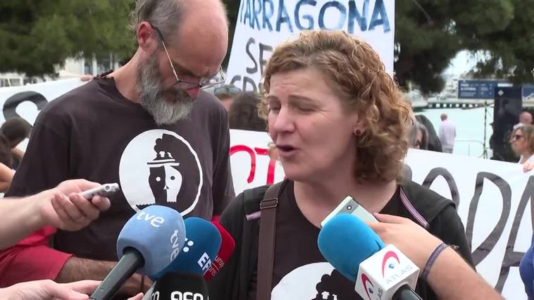 150 personas se manifiestan contra los cruceros en Barcelona