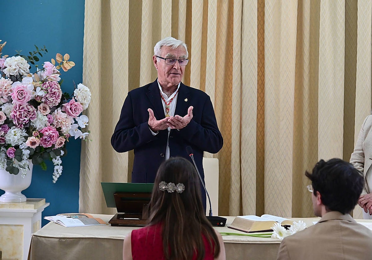 Ribó exhorta a los padres durante la «ceremonia de bienvenida a la ciudadanía»