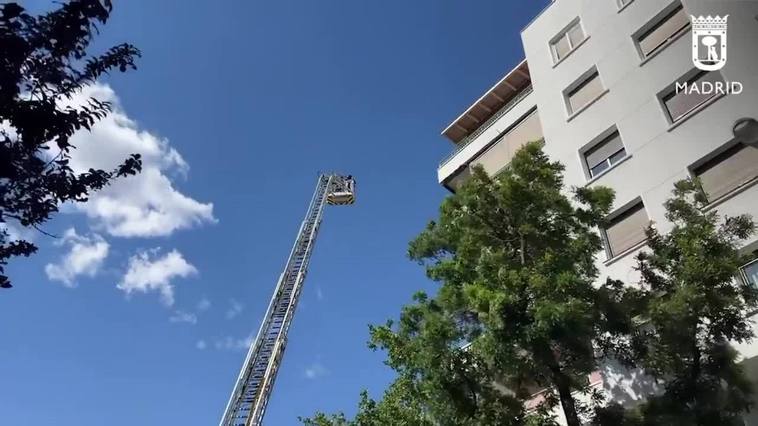 Muere un hombre de 40 años y otro de 53 resulta intoxicado en el incendio de una vivienda