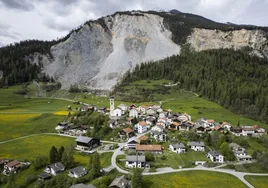 El inminente colapso de un pueblo suizo expulsa a sus 150 habitantes