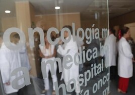 Los flecos del derecho al olvido oncológico anunciado por Sánchez