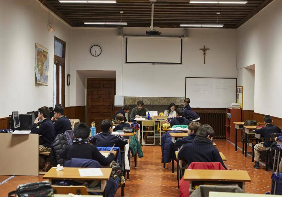 Un aula de la escolanía de San Lorenzo de El Escorial, un centro concertado católico