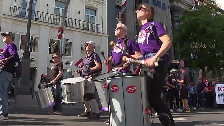 Trabajadores se manifiestan para recuperar la jornada semanal ordinaria de 35 horas