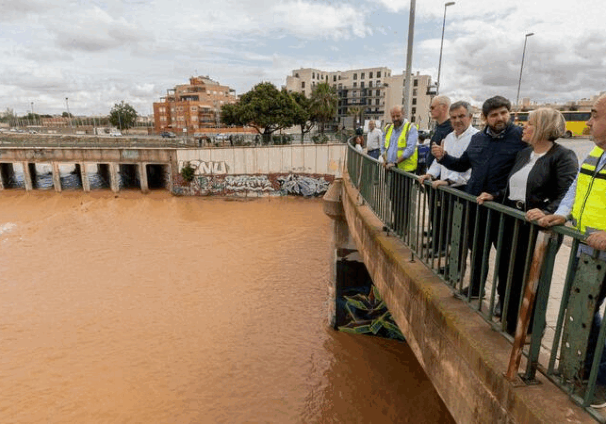 Inundaciones, cortes de tráfico y daños materiales: la DANA castiga Murcia, Almería y Alicante