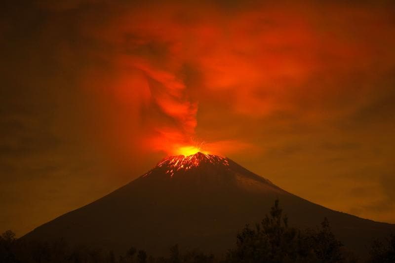 La actividad del volcán se mantiene este miércoles, aunque México no ha decretado, de momento, la alarma roja que implicaría la evacuación delas poblaciones cercanas