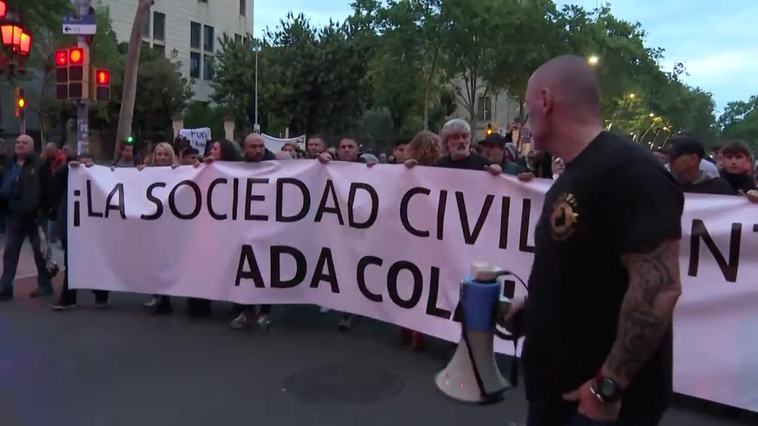 Barcelona acoge la manifestación de Desokupa hacia la plaza Espanya