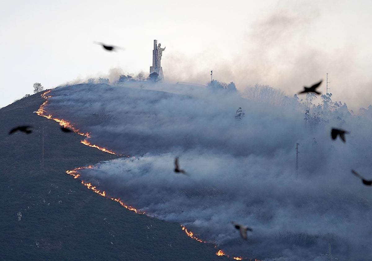 Incendio del Monte Naranco el pasado marzo