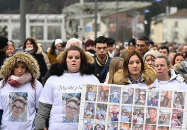 Cuatro condenados en Francia por acosar y proferir insultos homófobos a un adolescente que se suicidó