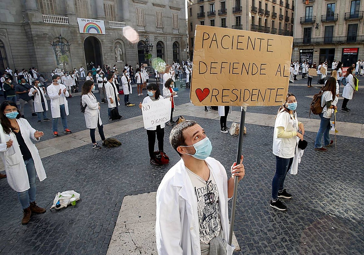 Protesta de los MIR, en 2020, en Barcelona