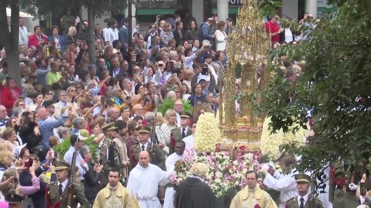 El Corpus de Toledo no pierde su luz a pesar de la lluvia