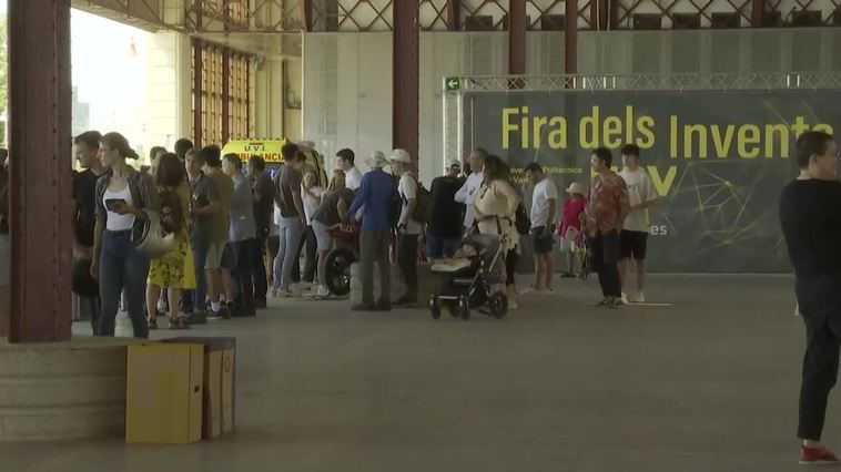 La Fira dels Invents de la UPV llena de ciencia e innovación el Tinglado 2 de la Marina de València