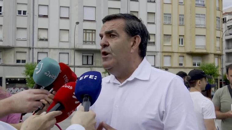 Cientos de ertzainas se concentran en Bilbao para pedir un "acuerdo regulador digno"