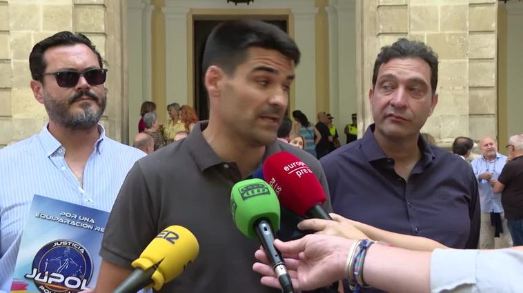 Policías de Sevilla en apoyo a la familia del compañero muerto en Andújar: "Son momentos muy duros"