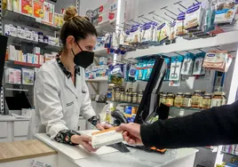 Las mascarillas ya no serán obligatorias en farmacias ni en centros sociosanitarios