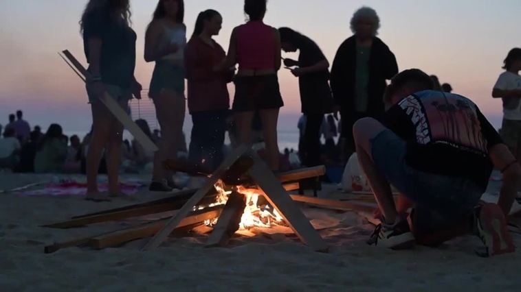 Más de 150.000 personas celebraron la noche de San Juan en A Coruña