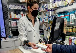 El Gobierno no aprobará este martes la retirada de las mascarillas en farmacias y hospitales