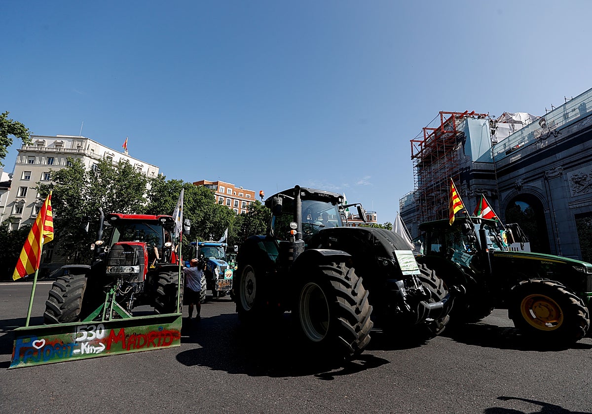 Diferentes agricultores de toda España llegan a Madrid para llevar a cabo una tractorada, convocada por Unión de Uniones de Agricultores