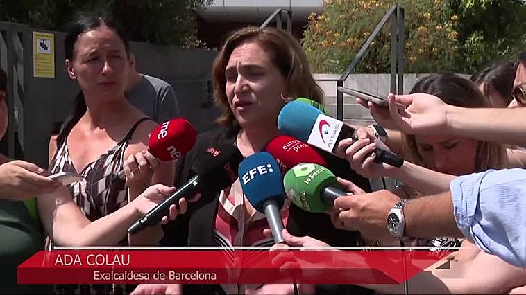 Familiares, políticos y lectores despiden al historietista Francisco Ibáñez en Barcelona