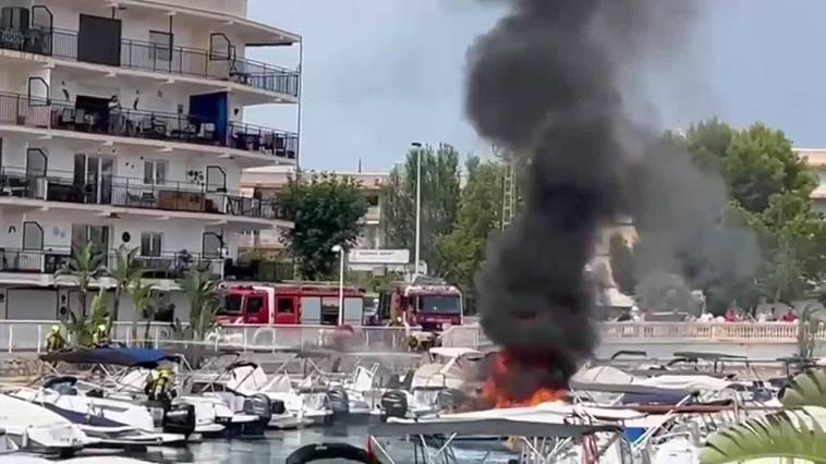 Dos heridos con quemaduras al explotar el depósito de un barco en Jávea (Alicante)