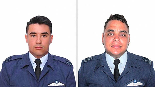 Los dos pilotos fallecidos Christos Mulás, de 34 años, y Periklís Stefanidu de 27