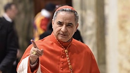 El Vaticano investiga si dos enemigas del cardenal Becciu presionaron al testigo clave para forzar el proceso