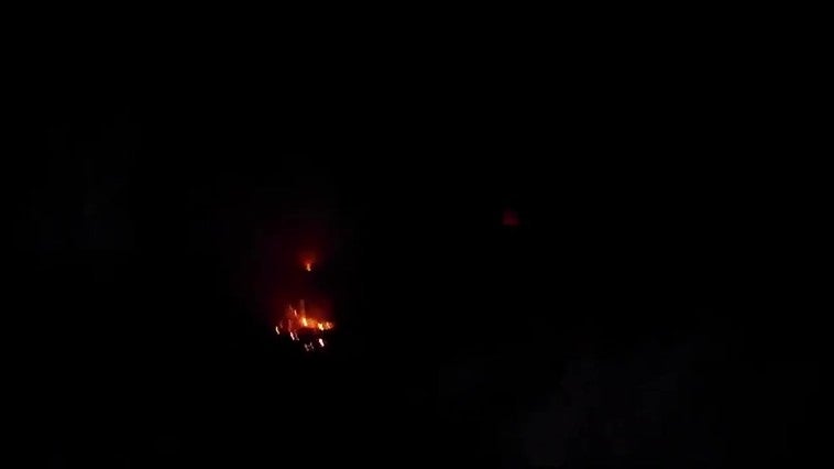El fuego de Tejeda (Gran Canaria) progresa "poco" durante la noche y se frena su avance