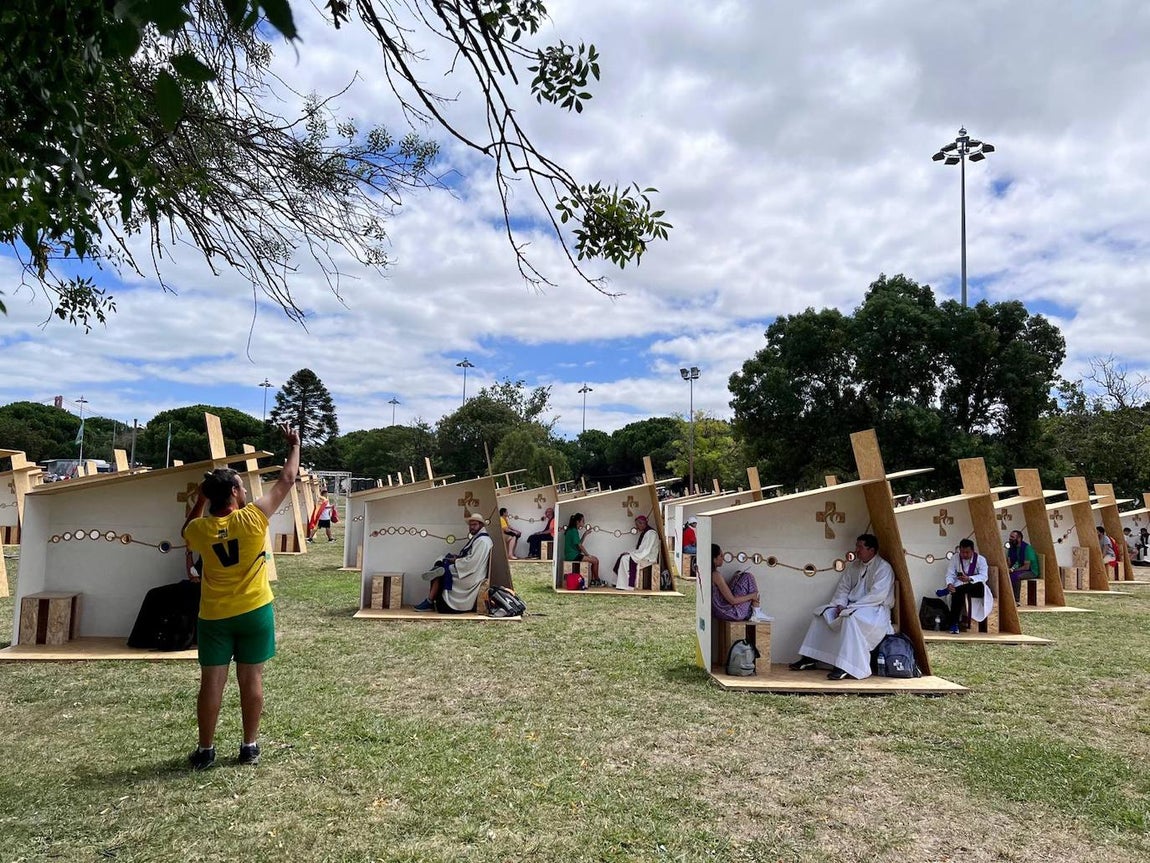 Zona de confesionarios o el «parque del perdón», como lo han llamado