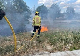 Un incendio en Figueres (Gerona) obliga a confinar una zona urbana