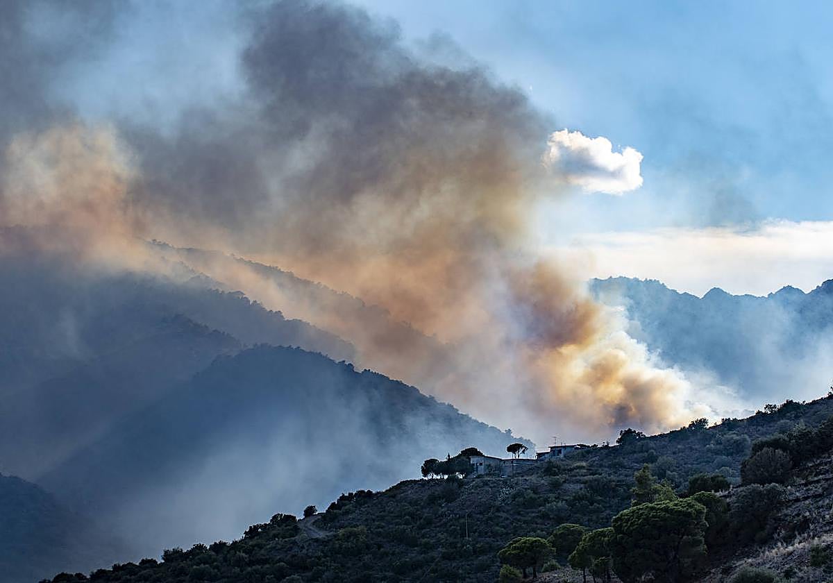 Incendio en la zona de Portbou