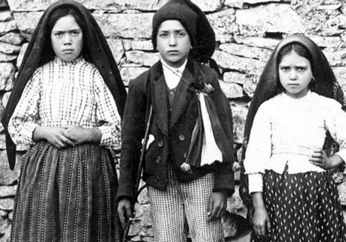 Lucía, Francisco y Jacinta, los tres pastorcillos de Fátima