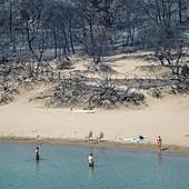 Incendios, calor extremo, inundaciones... ¿ha dejado de ser el verano la mejor estación para el turismo?