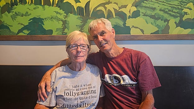 Barrie y David Matthews, muy conocidos en Lahaina, después de décadas regentando una parada habitual de los turistas