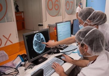 Vuelve la mascarilla a los hospitales ante el aumento de infecciones por 'Eris', el nuevo rostro del Covid