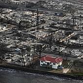 El misterio de la casa centenaria que sobrevivió a los devastadores incendios de Maui