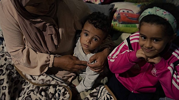 Cientos de familias pasan una noche más en las calles tras el terremoto en Marrakech