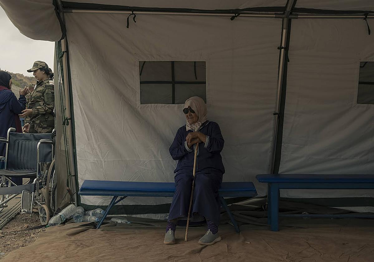 Vista del campamento de desplazados por el terremoto de Marruecos en la localidad de Asni, al sur de Marrakech, Marruecos