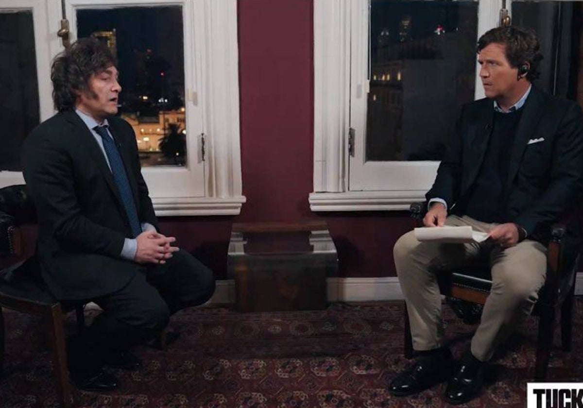 Javier Milei durante la entrevista con el periodista Tucker Carlson