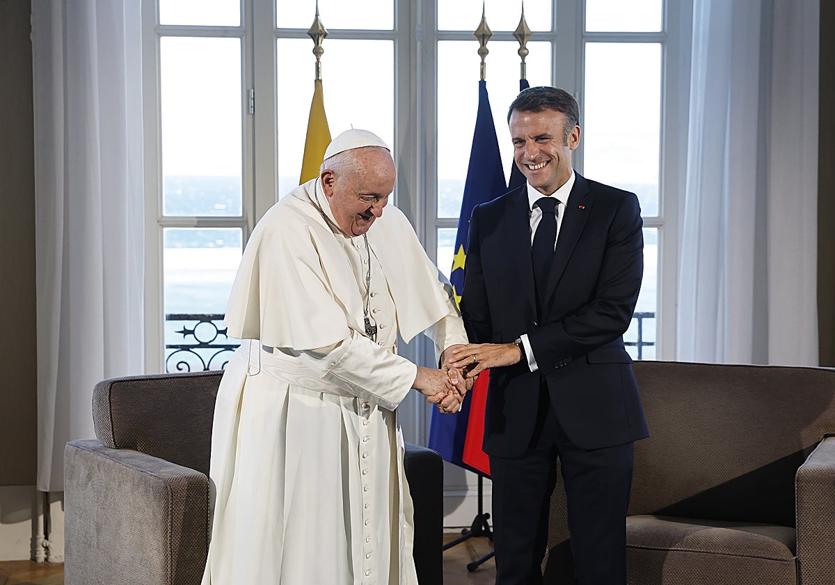 El Papa y Emmanuel Macron se han reunido durante una media hora en Marsella