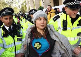 Greta Thunberg es detenida en Londres durante una protesta contra los combustibles fósiles